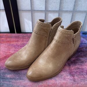 BareTraps Women's Tan Ankle Booties size 9